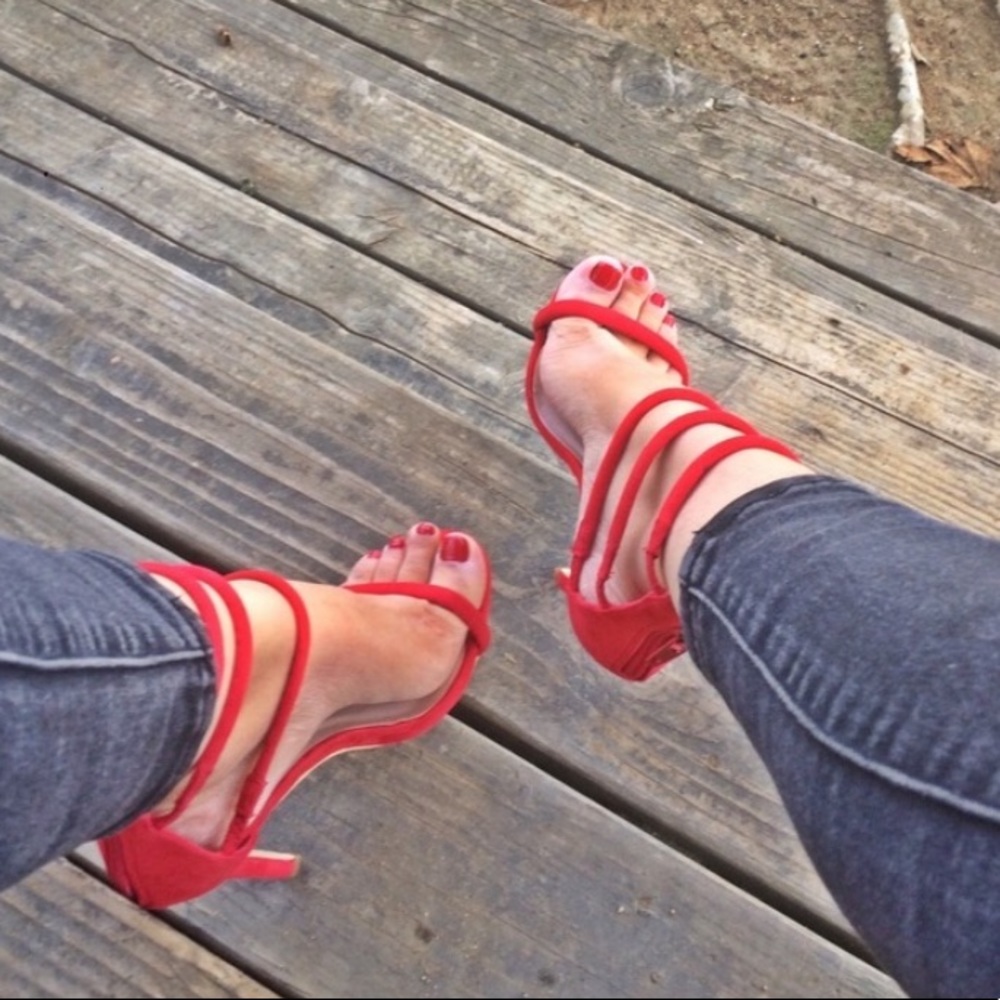 Red Heels - Picture 3 of 3
